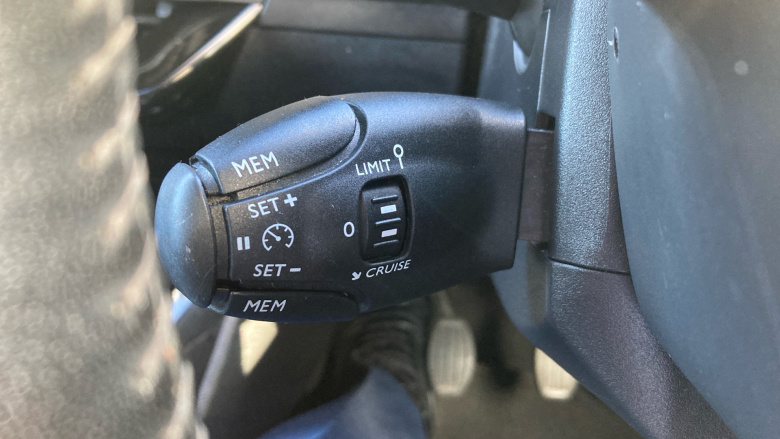 Peugeot 208 1.2 PureTech 100 Allure Premium 5dr Petrol Hatchback